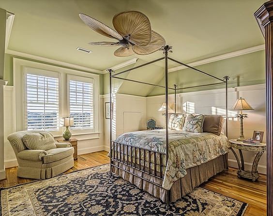 39 Of The Best Canopy Bed Ideas, Can You Have A Canopy Bed With Ceiling Fan