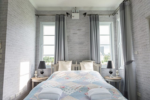  phòng ngủ màu xám trang trí tường gạch