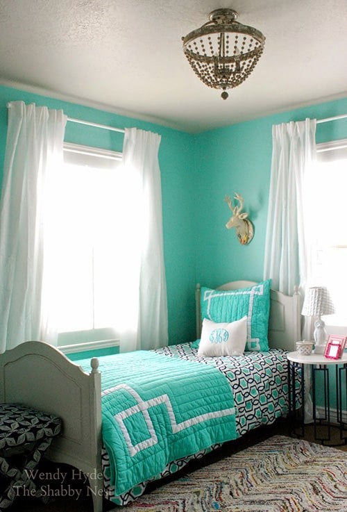 Turquoise Bedroom Designs, What Colors Go With Turquoise Curtains