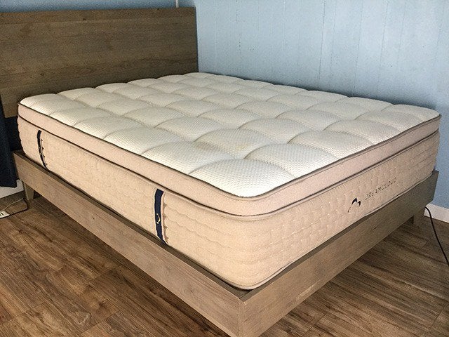 dreamcloud mattress vs purple 2