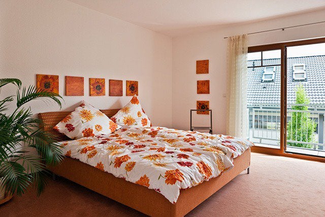Featured image of post Orange Bedroom Ka Colour : A shade that can be both contemporary and rustic from burnt orange to bold tangerine, there are endless ways to put the color to use around your home.
