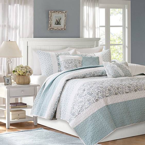 How To Choose Between A Comforter Vs Coverlet The Sleep Judge