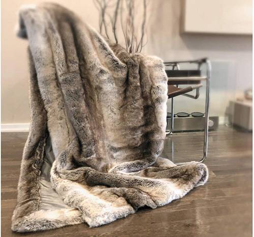 Best Faux Fur Throw Blanket Reviews 2021 - The Sleep Judge