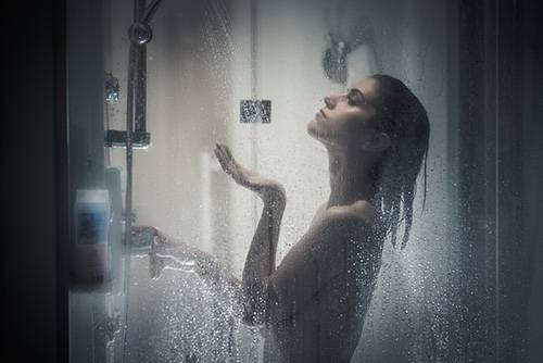 It has been shown that if you shower at night, it could lead to better sleep and help you fall asleep even faster than what you’re usually used to.