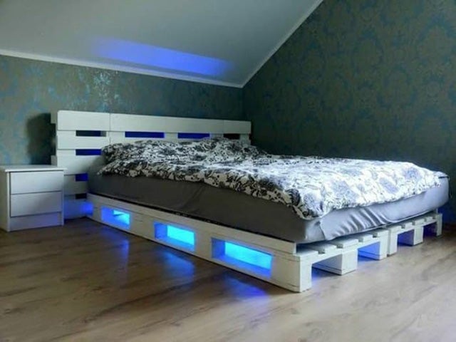 40 Fun Diy Pallet Bed Ideas The Sleep, Diy Pallet Bed Frame With Headboard